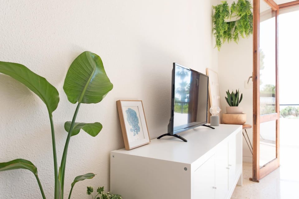 Communal lounge/ TV room, TV and multimedia, Decorative detail, hair dresser