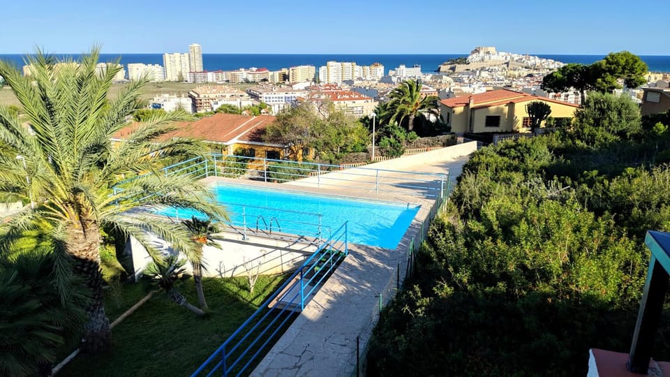 City view, Pool view, Sea view, Swimming pool