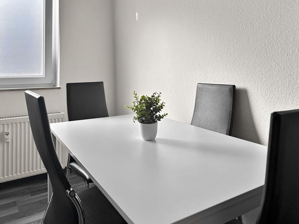 Seating area, Dining area, hair dresser, internet