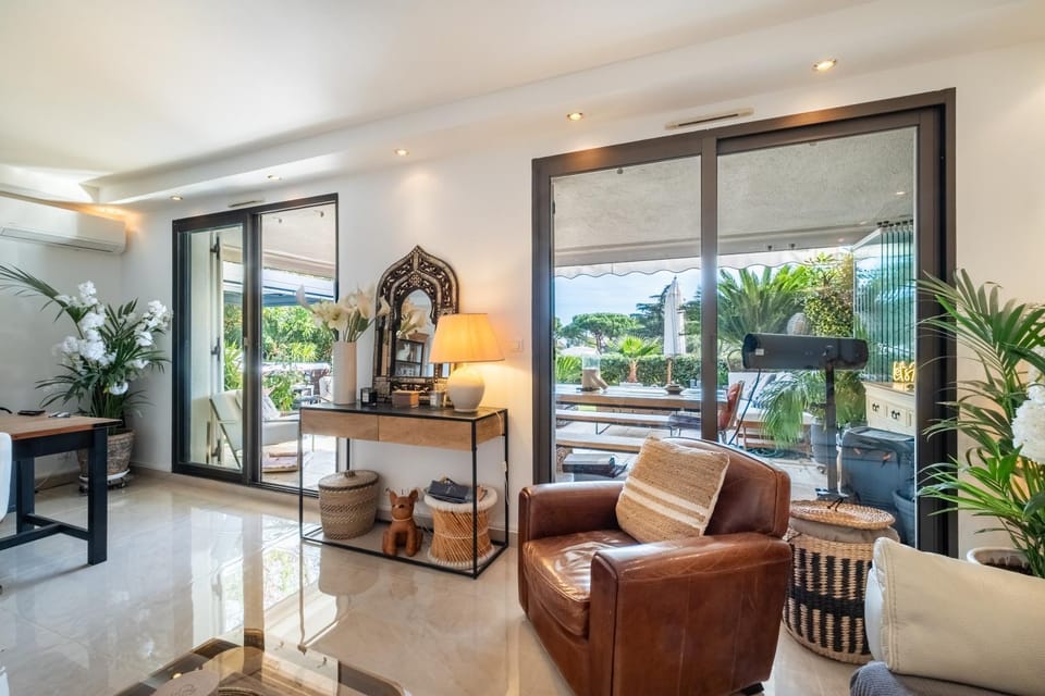 Property building, Living room