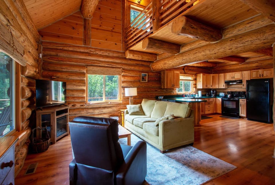 The Log Cabin Cabin in Washington