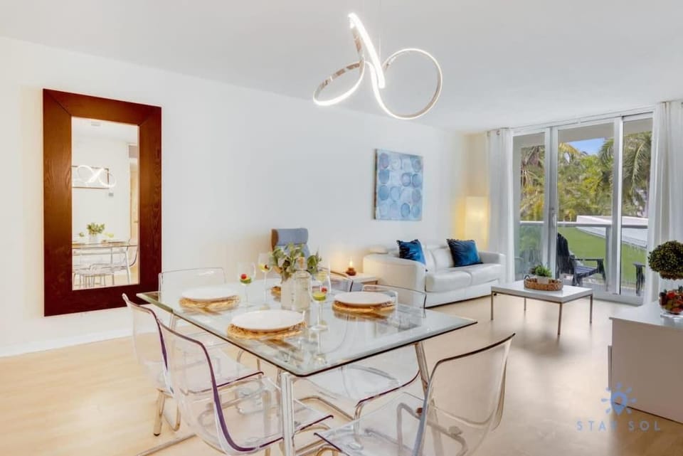 Paradise Retreat, Near Beach, Casino, and More Apartment in Hollywood Beach