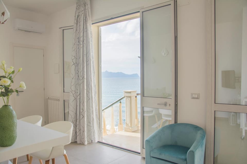 Living room, Sea view