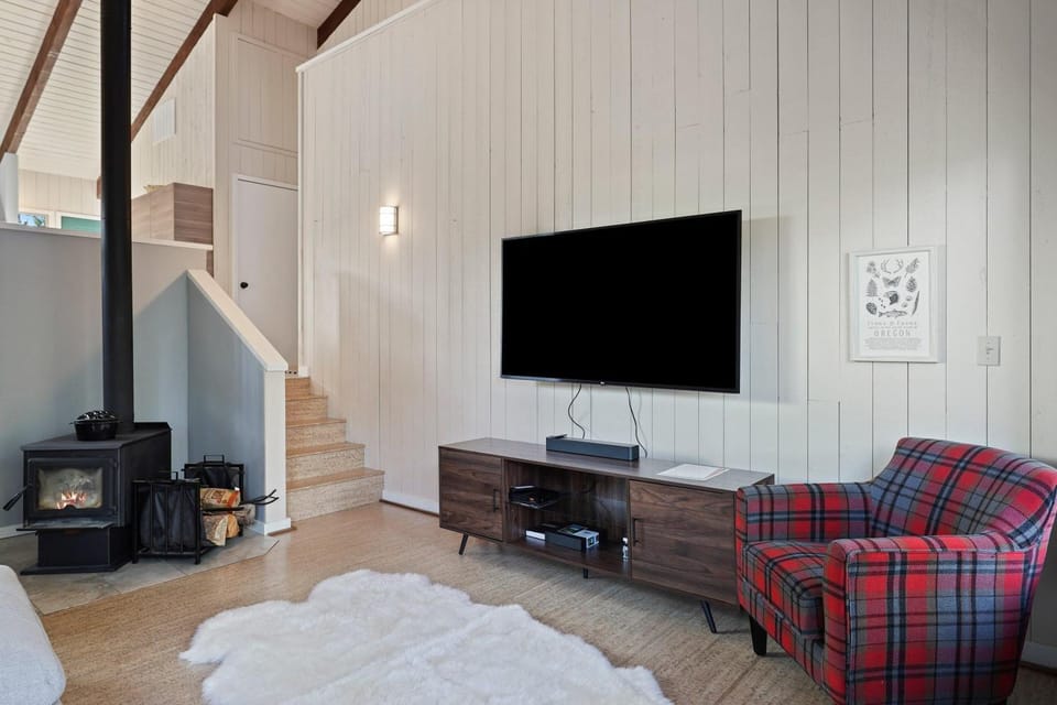 Pine Knoll House in Bend