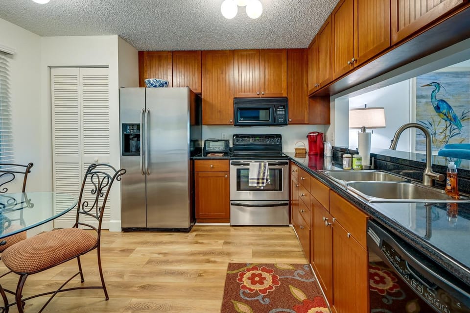 3 Mi to Beaches: Naples Condo w/ Pool Access! House in Collier County