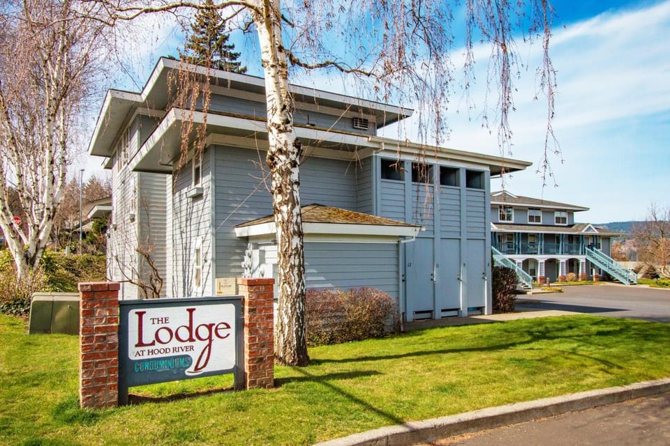 04 Lodge House in Hood River