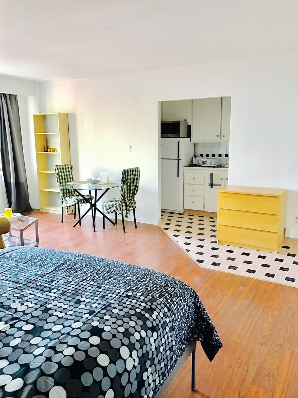 Stylish Montreal Apartment: Comfortable Stay in the Golden Square Mile Apartment in Montreal