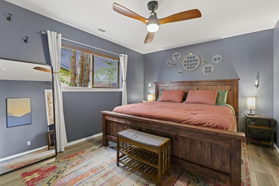 Stylish Home with in Home Gym AC Fully Fenced Yard House in Flagstaff