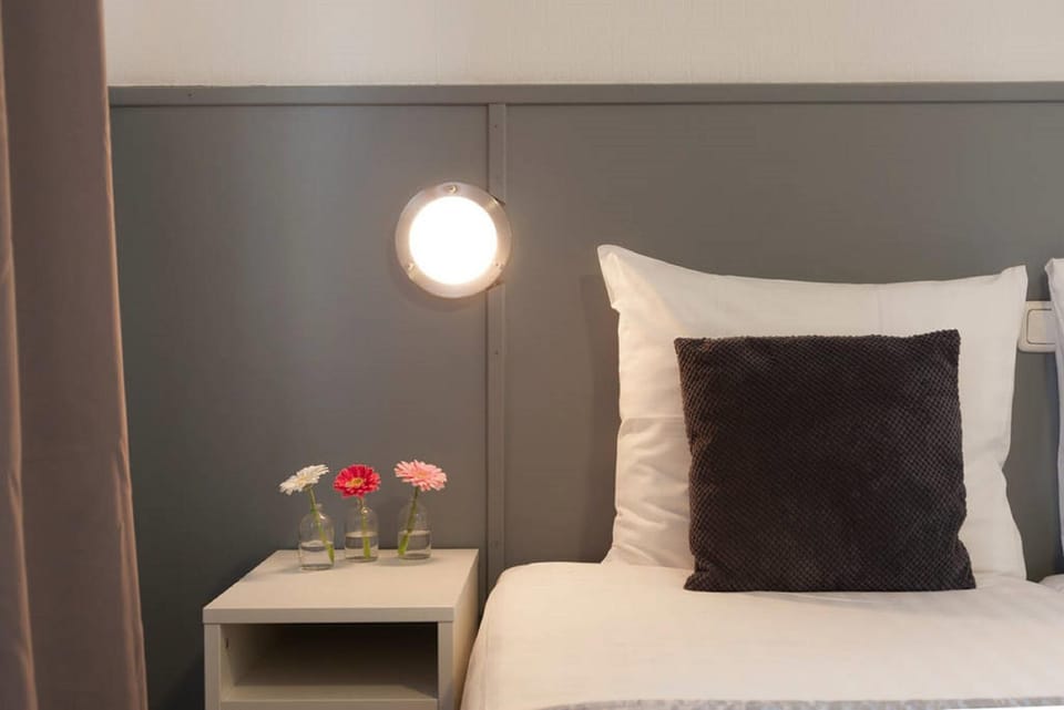 Property building, Bed