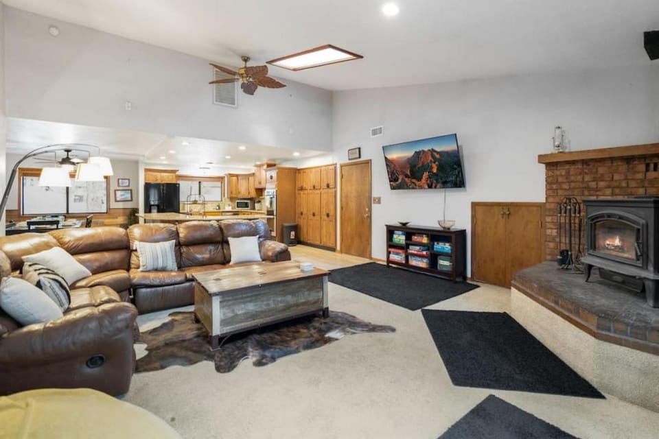 Large Groups Sleeps 20 Must See House in Flagstaff
