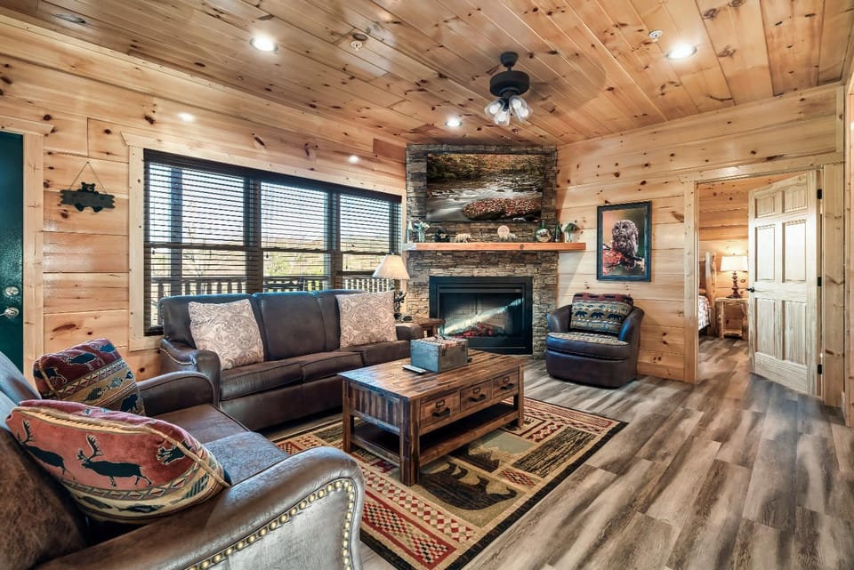 Massive Cabin Indoor Pool Driving Simulators Sleeps 20 Cabin in Gatlinburg
