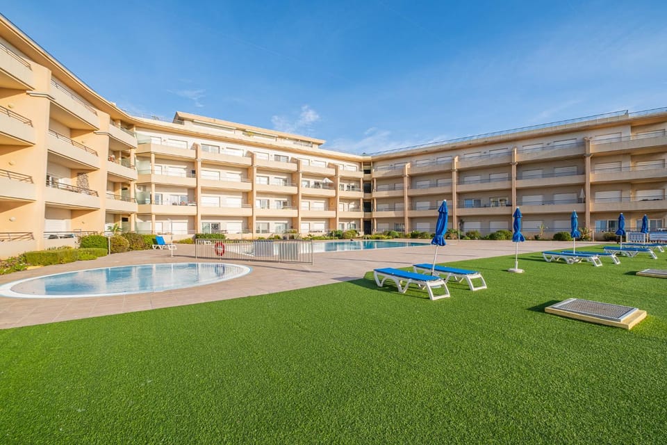 Property building, Pool view, Swimming pool, sunbed