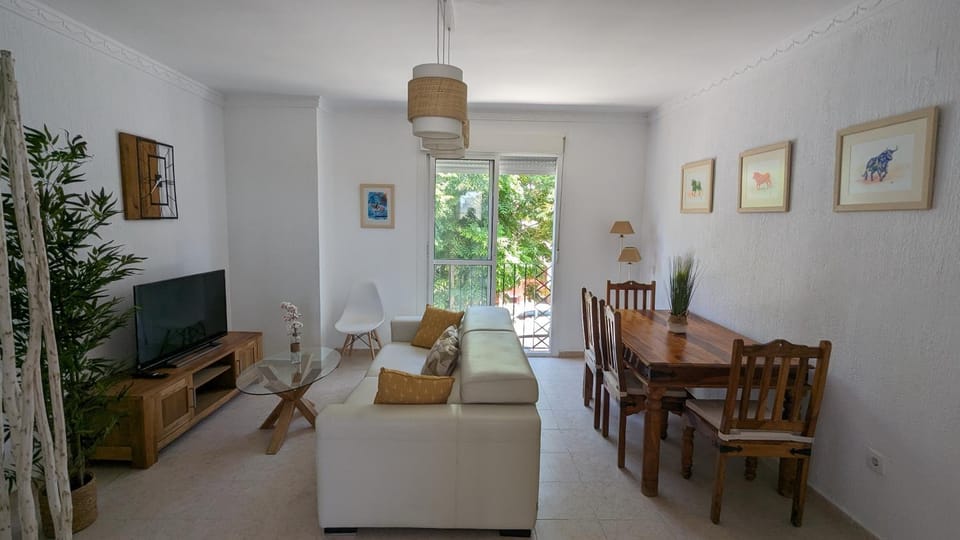 Communal lounge/ TV room, Living room, Seating area, Dining area