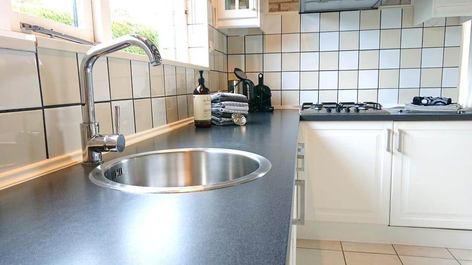 huisje Zeezwaluw (directe entree naar de Zeepeduinen en het bos) House in Burgh-Haamstede