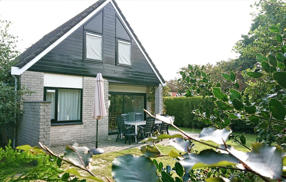 Property building, Day, Garden, Garden view