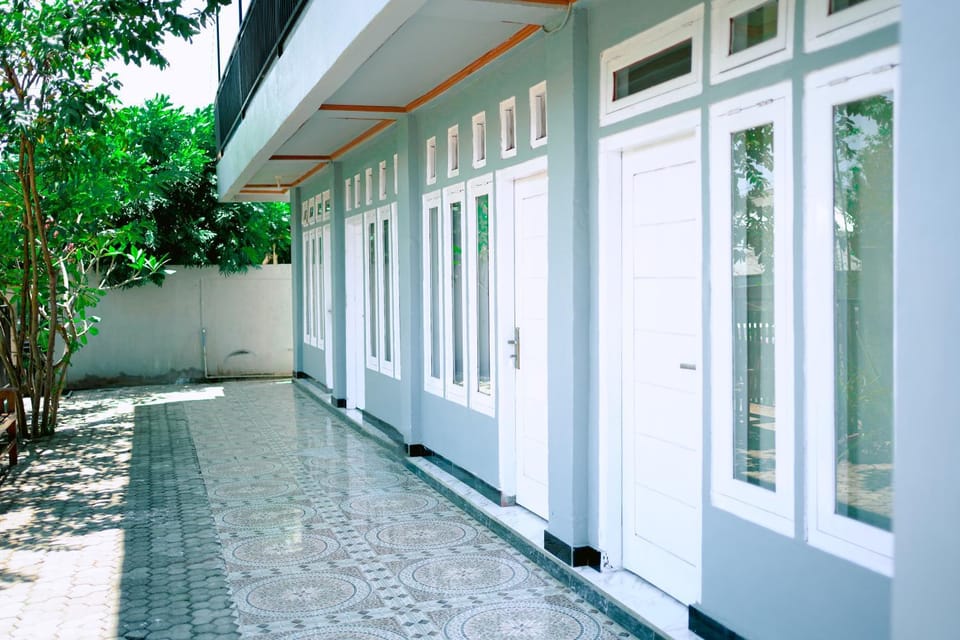 Property building, Balcony/Terrace, Guests, group of guests