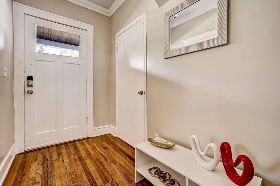 The White Len Apartment in Jacksonville