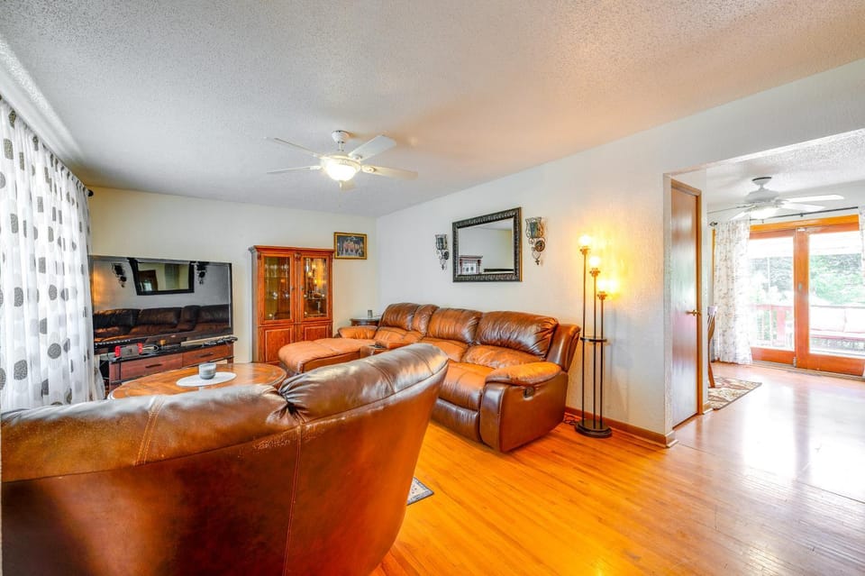 Family-Friendly Waterloo Abode w/ Deck! House in Waterloo