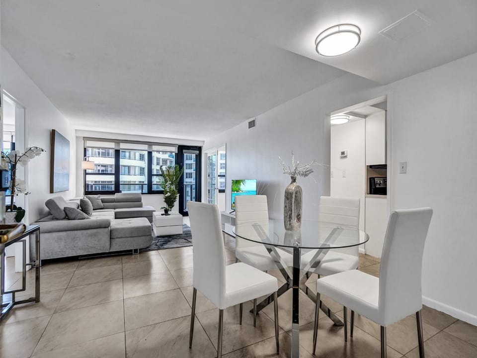 Seating area, Dining area, Dinner