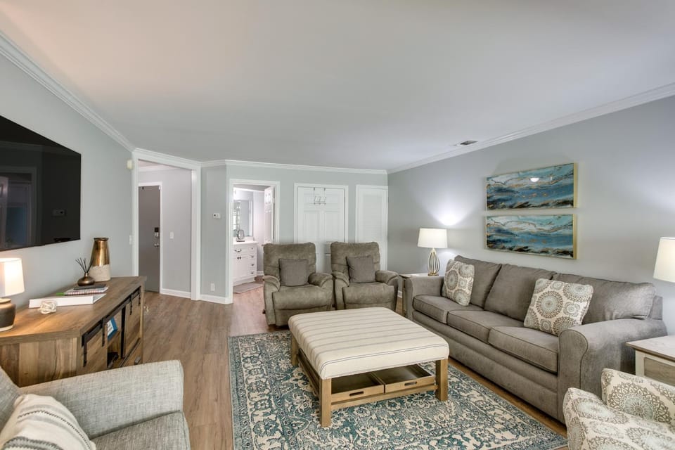 4 Mi to Beach: St Simons Island Golf Course Condo House in Saint Simons Island