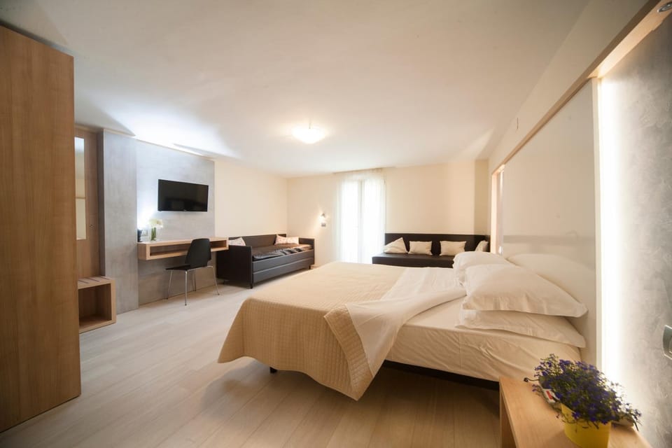 Bed, Photo of the whole room
