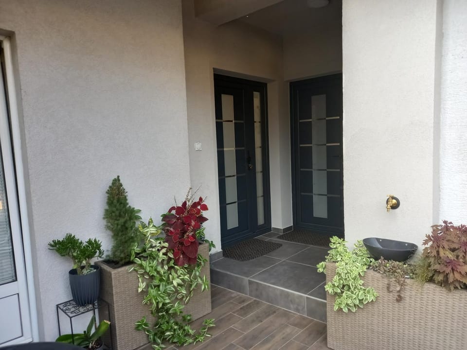 Facade/entrance