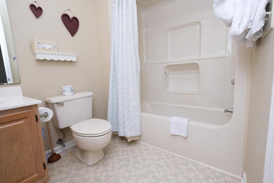 Sip, Stay, Stargaze Emerald Green 2BR 2BA House in Pawleys Island