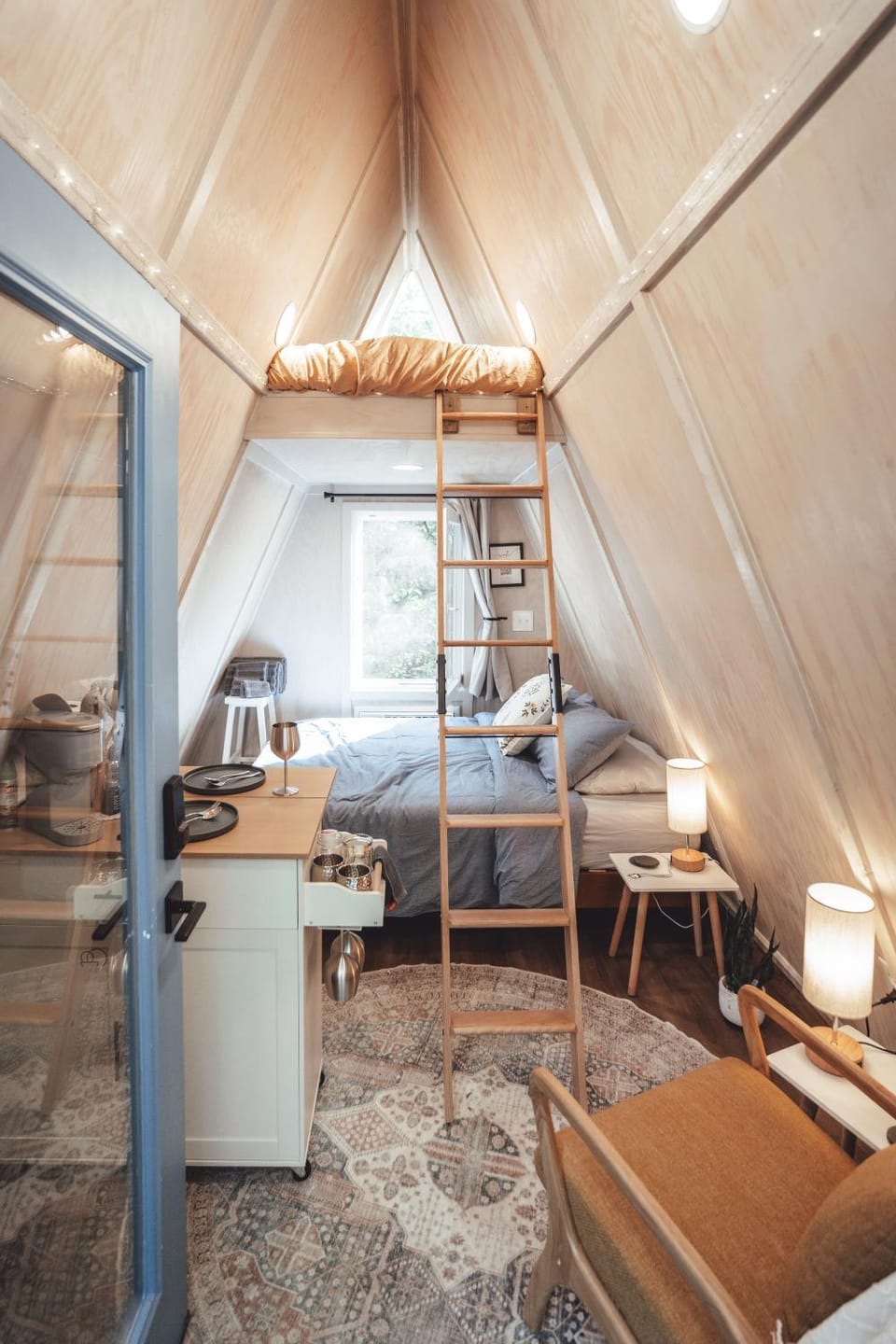 Bed, Kitchen or kitchenette, Bedroom