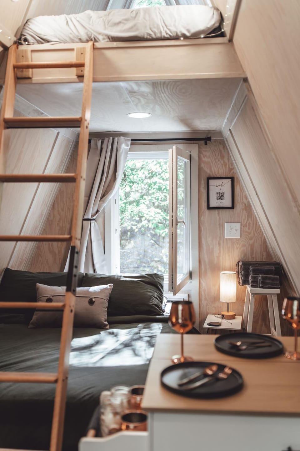 Bed, Living room, Dining area, Bedroom, bunk bed