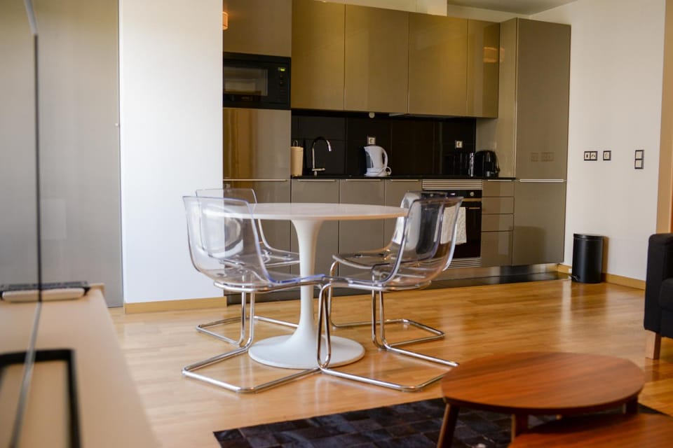 Kitchen or kitchenette, Dining area, stove