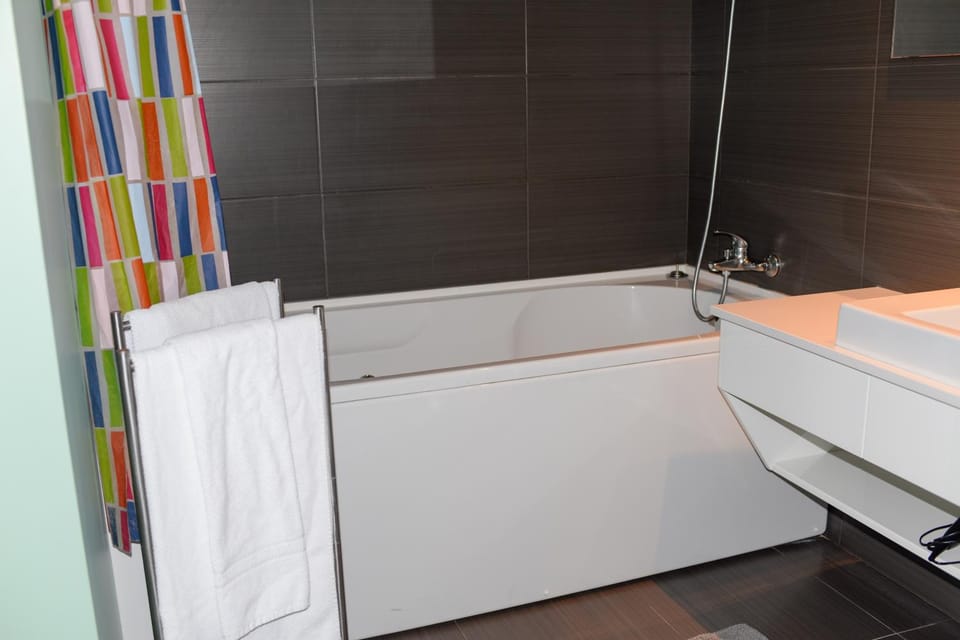 Bathroom, Bath