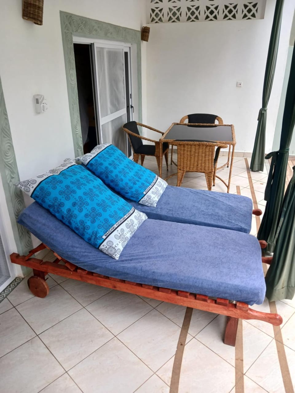 Seating area, Dining area, Swimming pool, sunbed