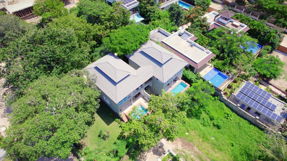 Property building, Neighbourhood, Natural landscape, Bird's eye view, Garden, Pool view, Swimming pool, Swimming pool