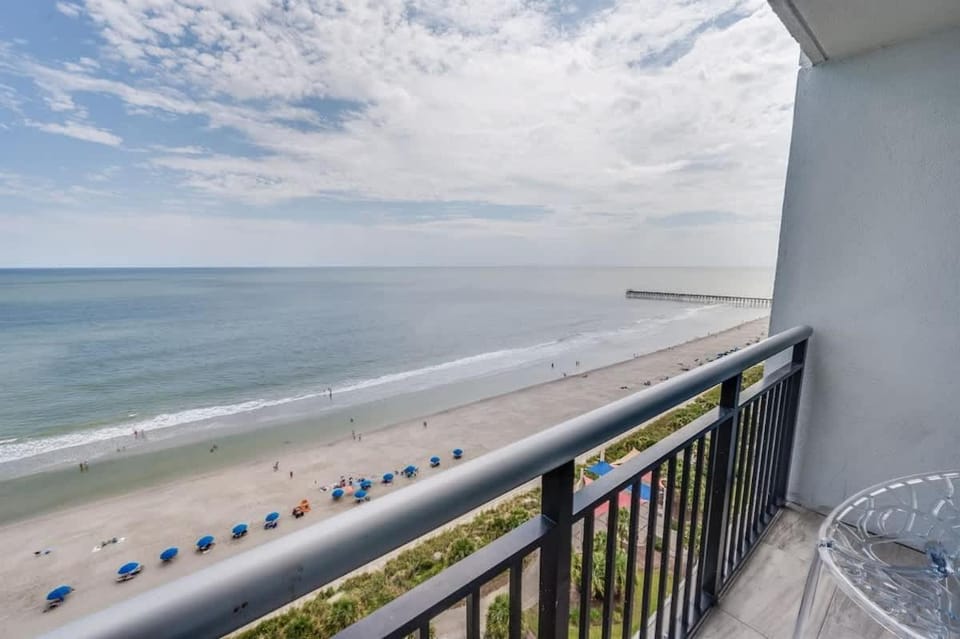 Direct Oceanfront View w Pools High Floor Studio House in Myrtle Beach