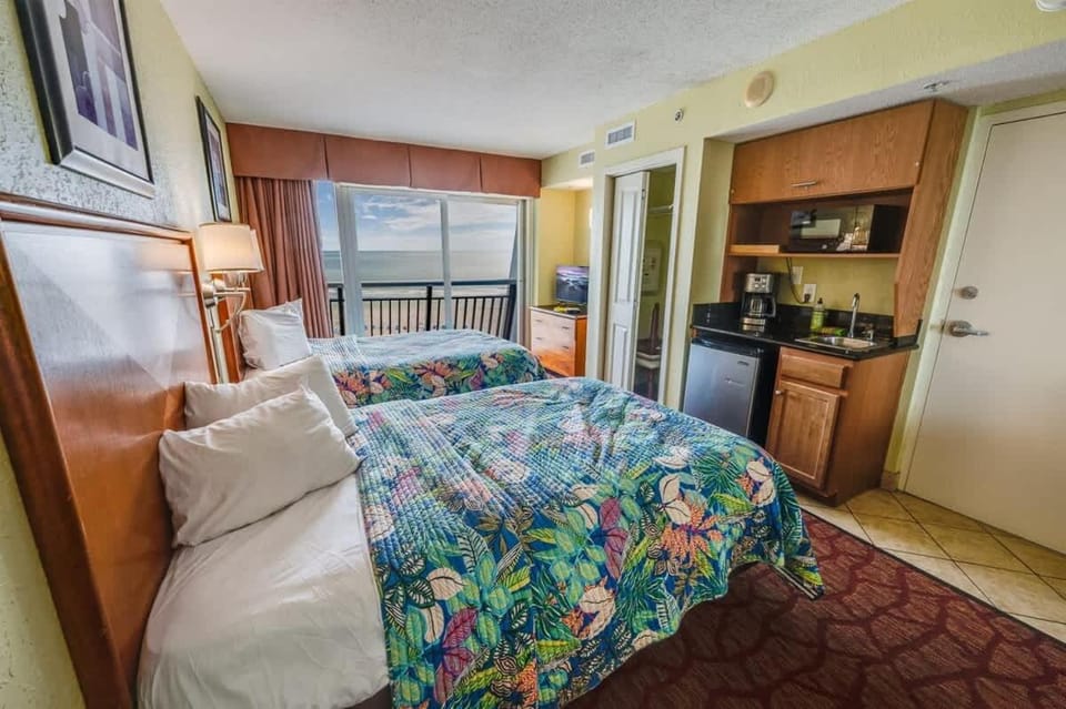 Direct Oceanfront View w Pools High Floor Studio House in Myrtle Beach