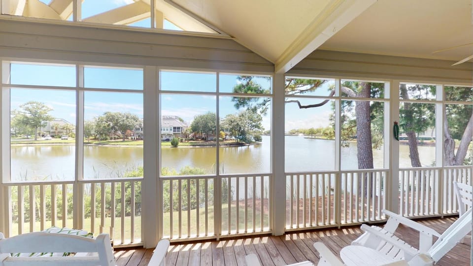 Golf and Beach: 2BR Lakeside Villa with Lake Views House in South Carolina