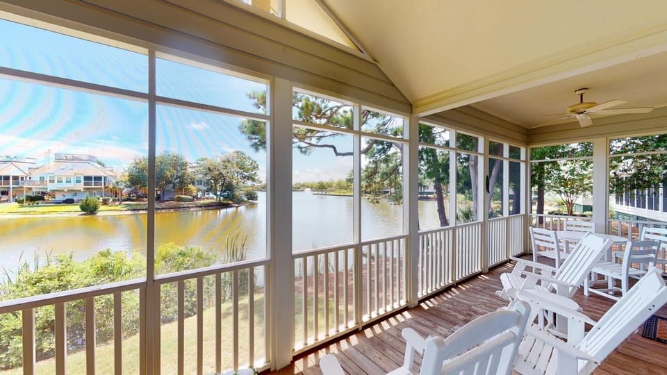 Golf and Beach: 2BR Lakeside Villa with Lake Views House in South Carolina