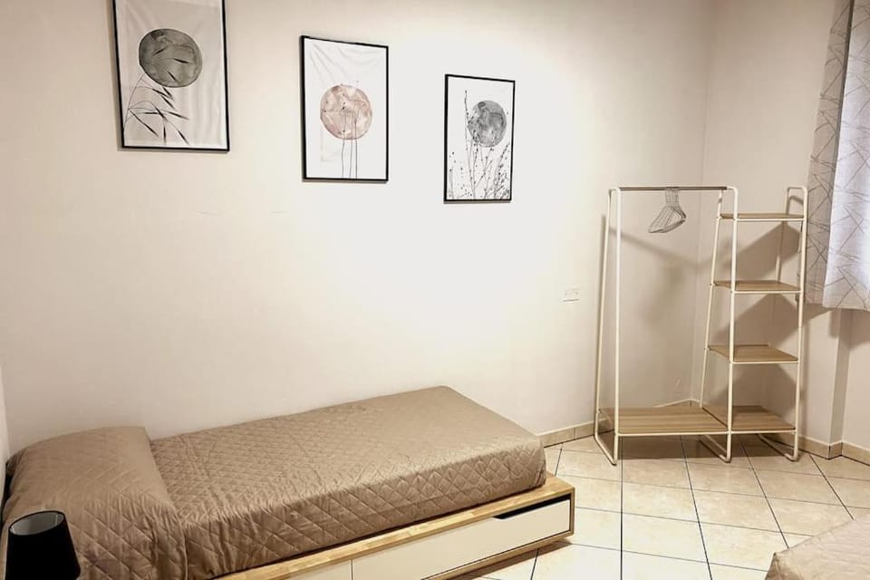 Photo of the whole room, Bedroom