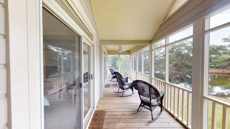 Lake Views, 2BR, 2BA, Lakeside Villa House in South Carolina