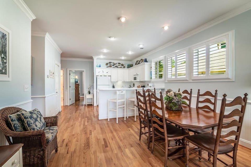 Beautiful 2BR 2BA Lakeside Villa with Lake Views House in South Carolina