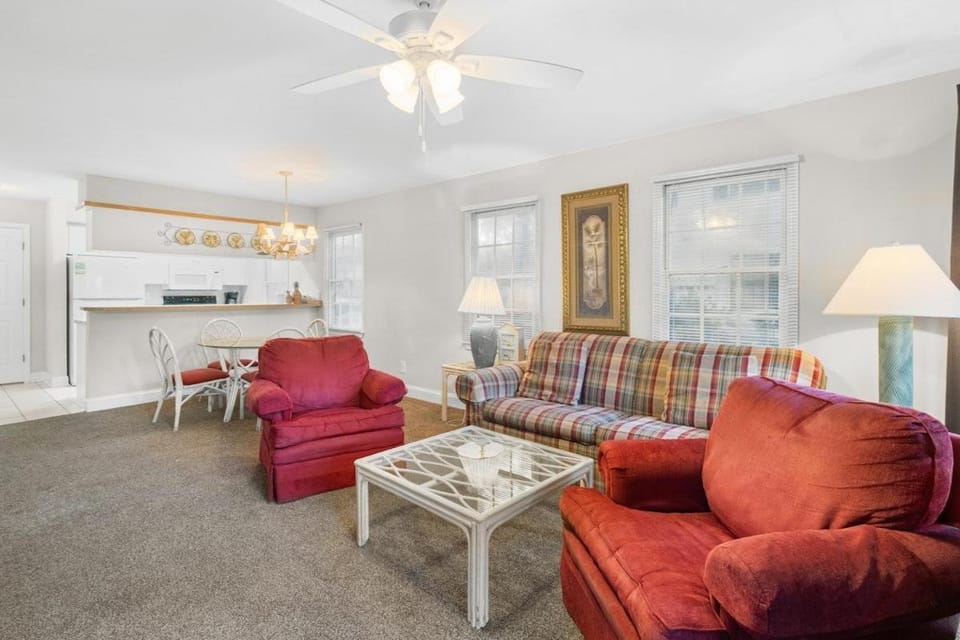 Golf Side Elegance 2BR Villa Hideaway House in South Carolina