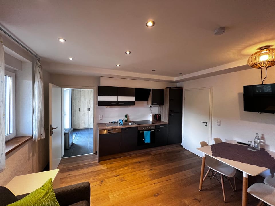 TV and multimedia, Kitchen or kitchenette, Living room, Dining area