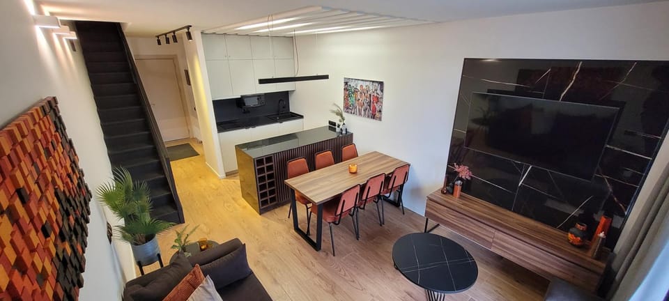 Living room, Seating area, Dining area