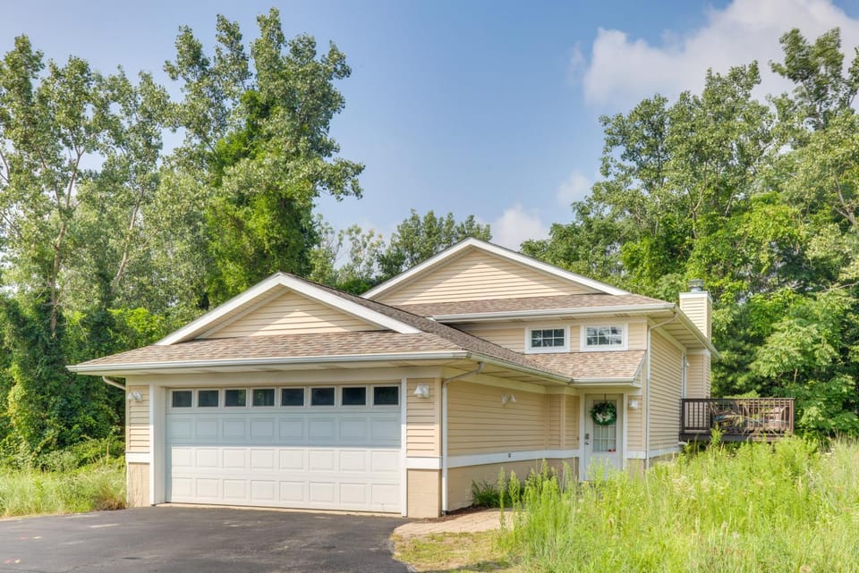 1 Mi to Indiana Dunes NP Spacious Gary Home! House in Gary