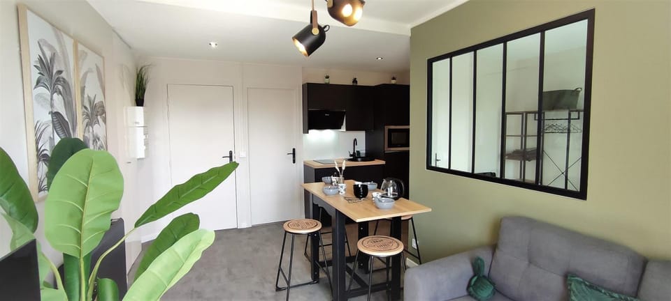 Dining area, kitchen