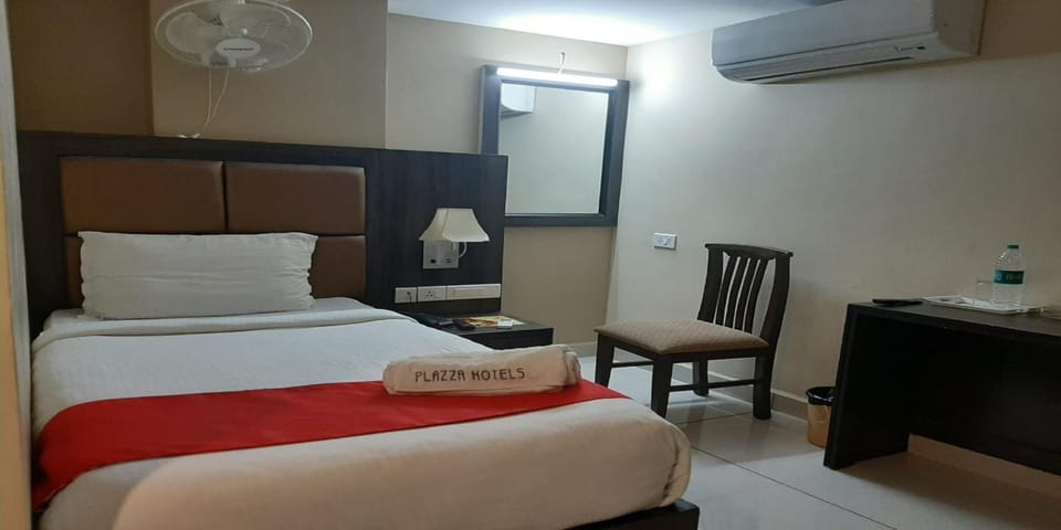 Photo of the whole room, Seating area, air conditioner