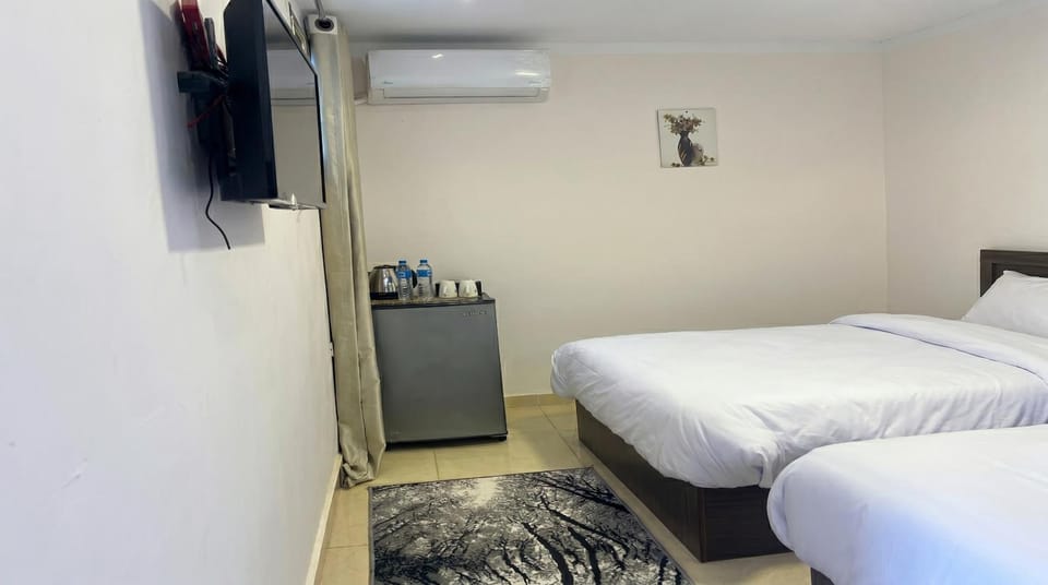 Bed, TV and multimedia, Photo of the whole room, Bedroom, air conditioner