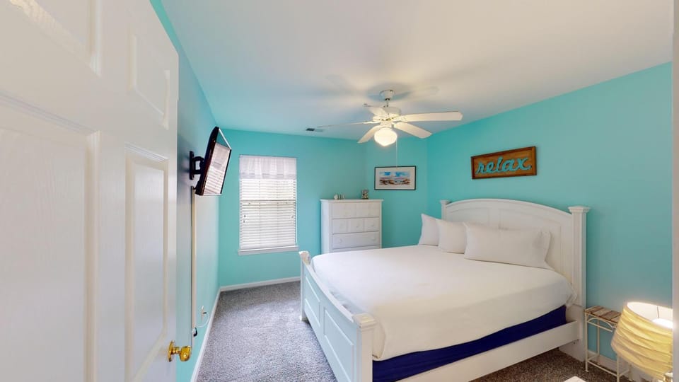 Lakeview Bliss True Blue 3BR Villa Pool Access House in South Carolina