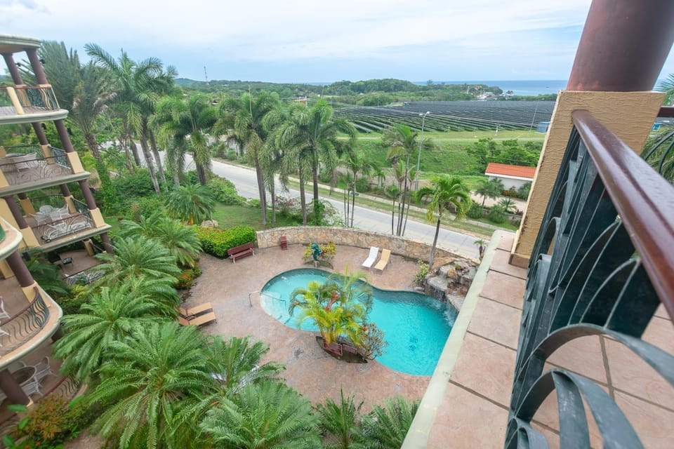 Pineapple Villa 442 condo Apartment in French Harbor