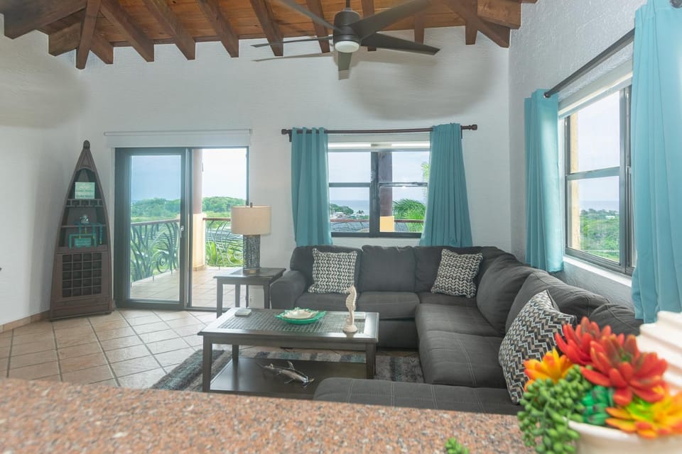 Pineapple Villa 442 condo Apartment in French Harbor